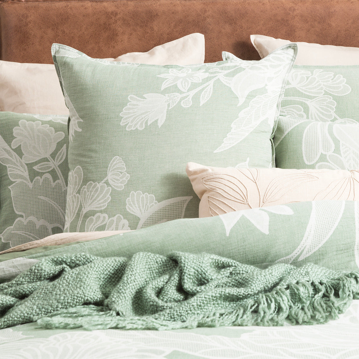 Bahama Flora 100% Cotton Jacquard Quilt Cover Set by Renee Taylor