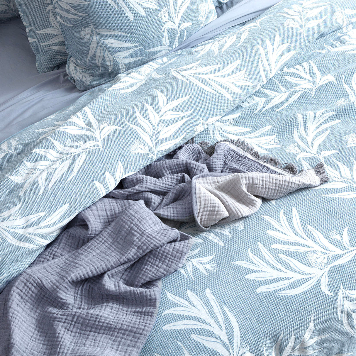 Bahama Flora 100% Cotton Jacquard Quilt Cover Set by Renee Taylor