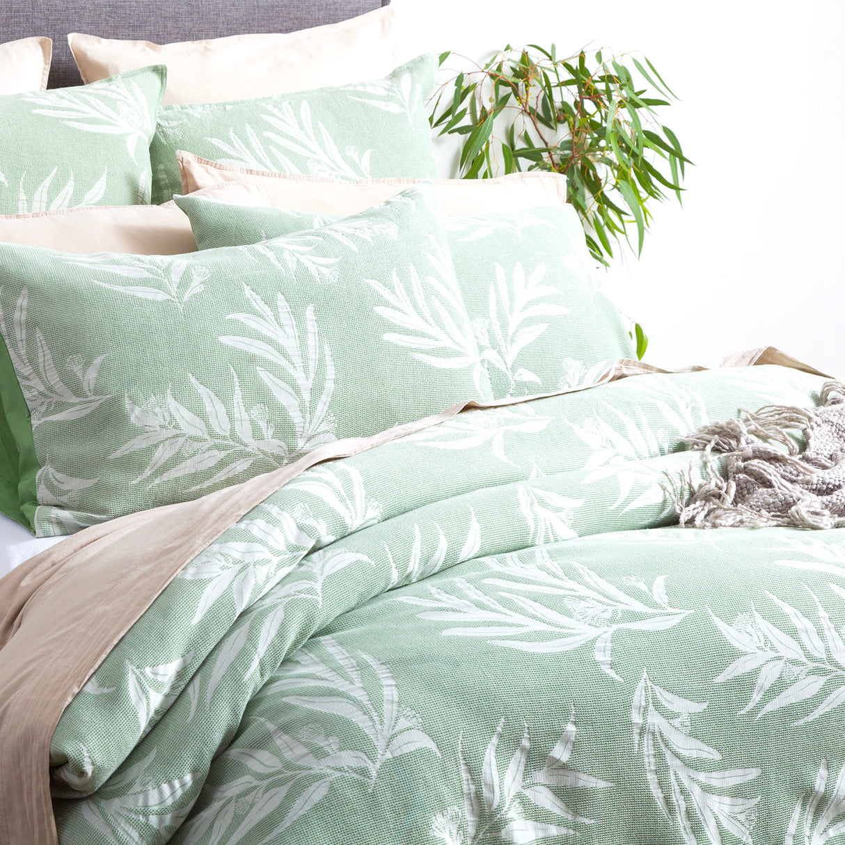 Bahama Flora 100% Cotton Jacquard Quilt Cover Set by Renee Taylor