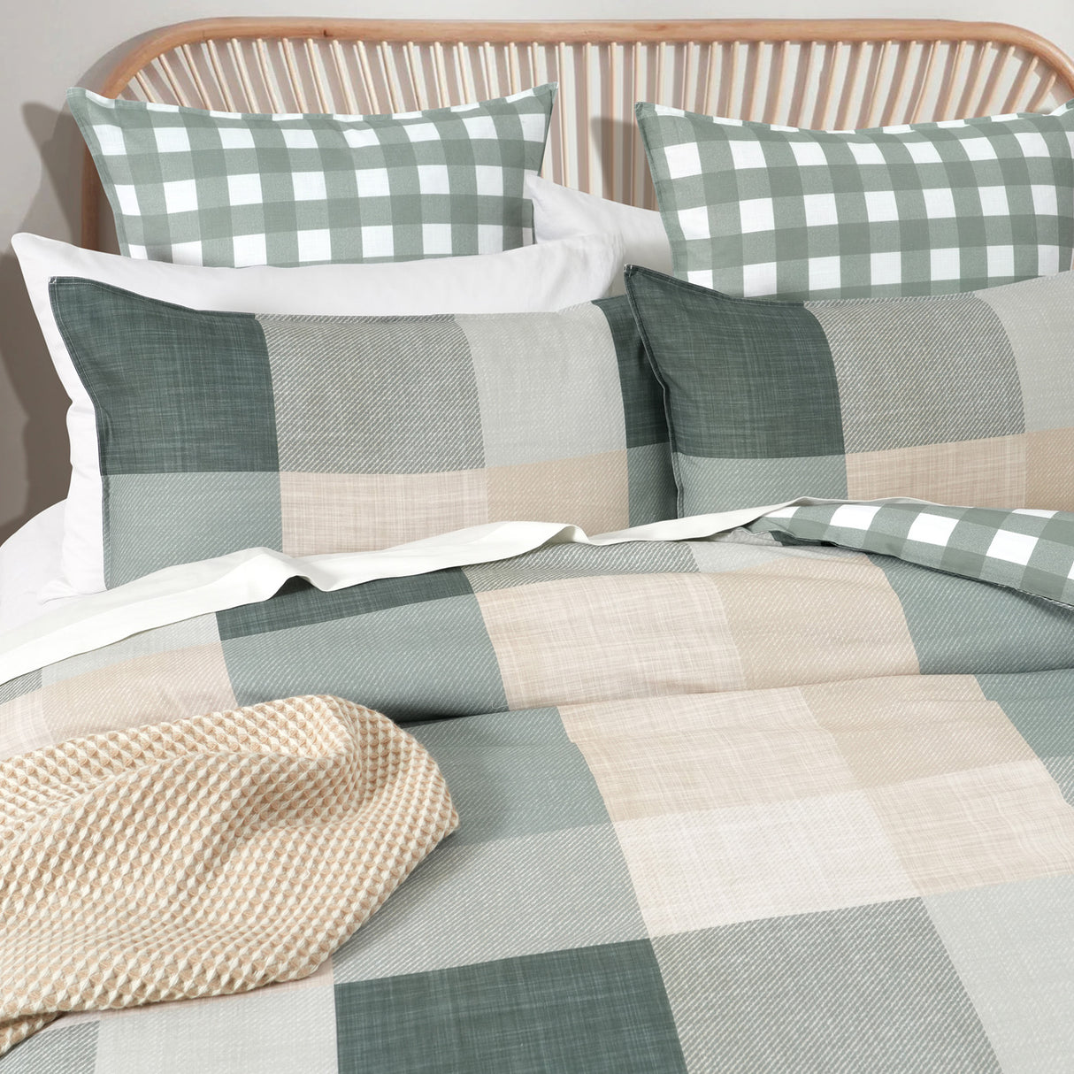 300TC 100% Cotton Reversible Elana Quilt Cover Set by Renee Taylor