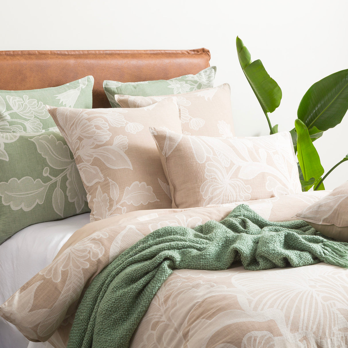 Bahama Flora 100% Cotton Jacquard Quilt Cover Set by Renee Taylor