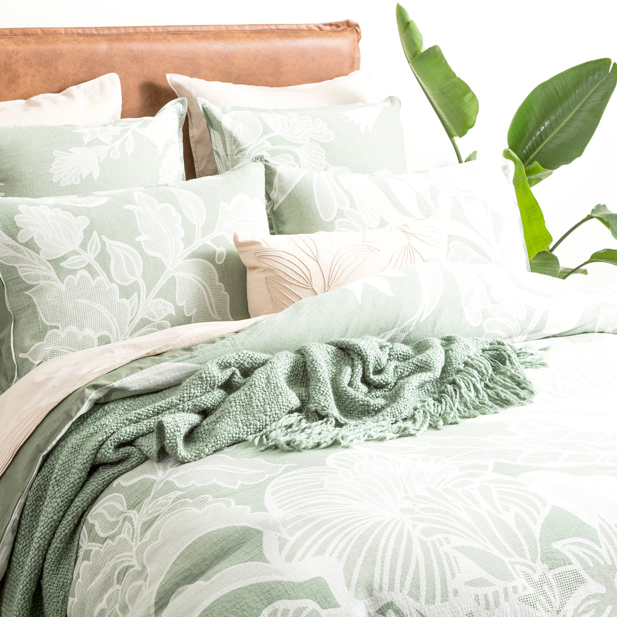 Bahama Flora 100% Cotton Jacquard Quilt Cover Set by Renee Taylor
