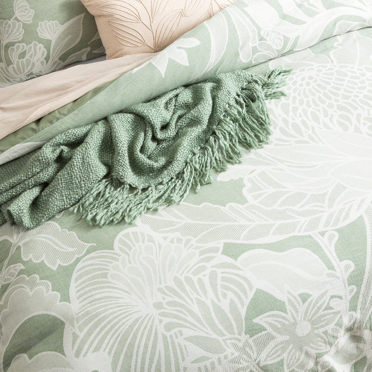 Bahama Flora 100% Cotton Jacquard Quilt Cover Set by Renee Taylor