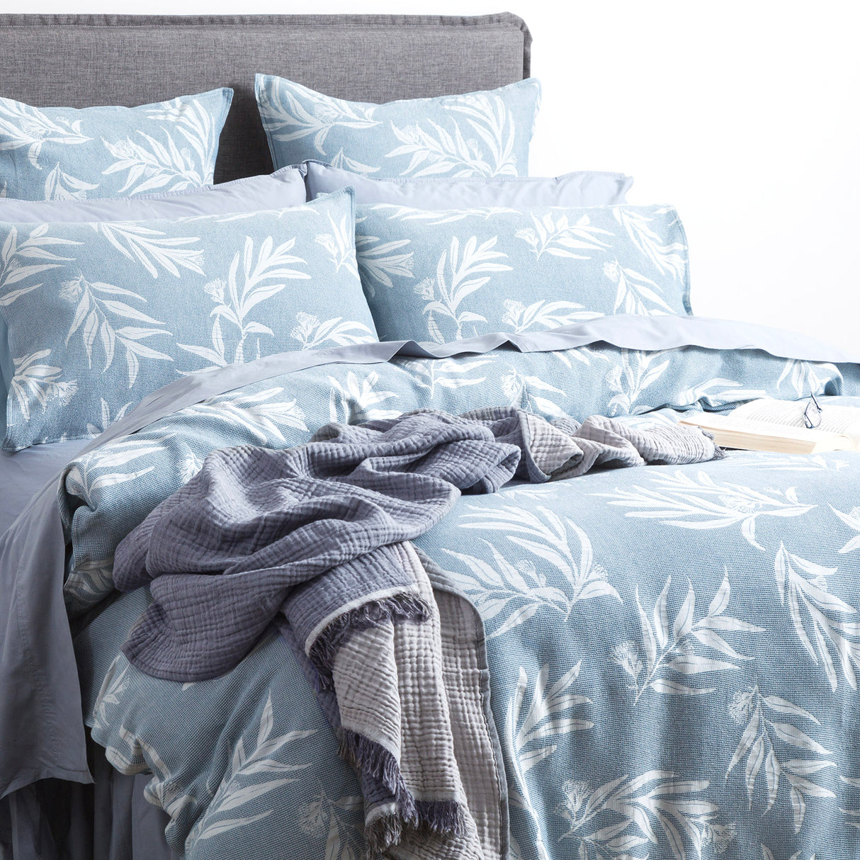 Bahama Flora 100% Cotton Jacquard Quilt Cover Set by Renee Taylor