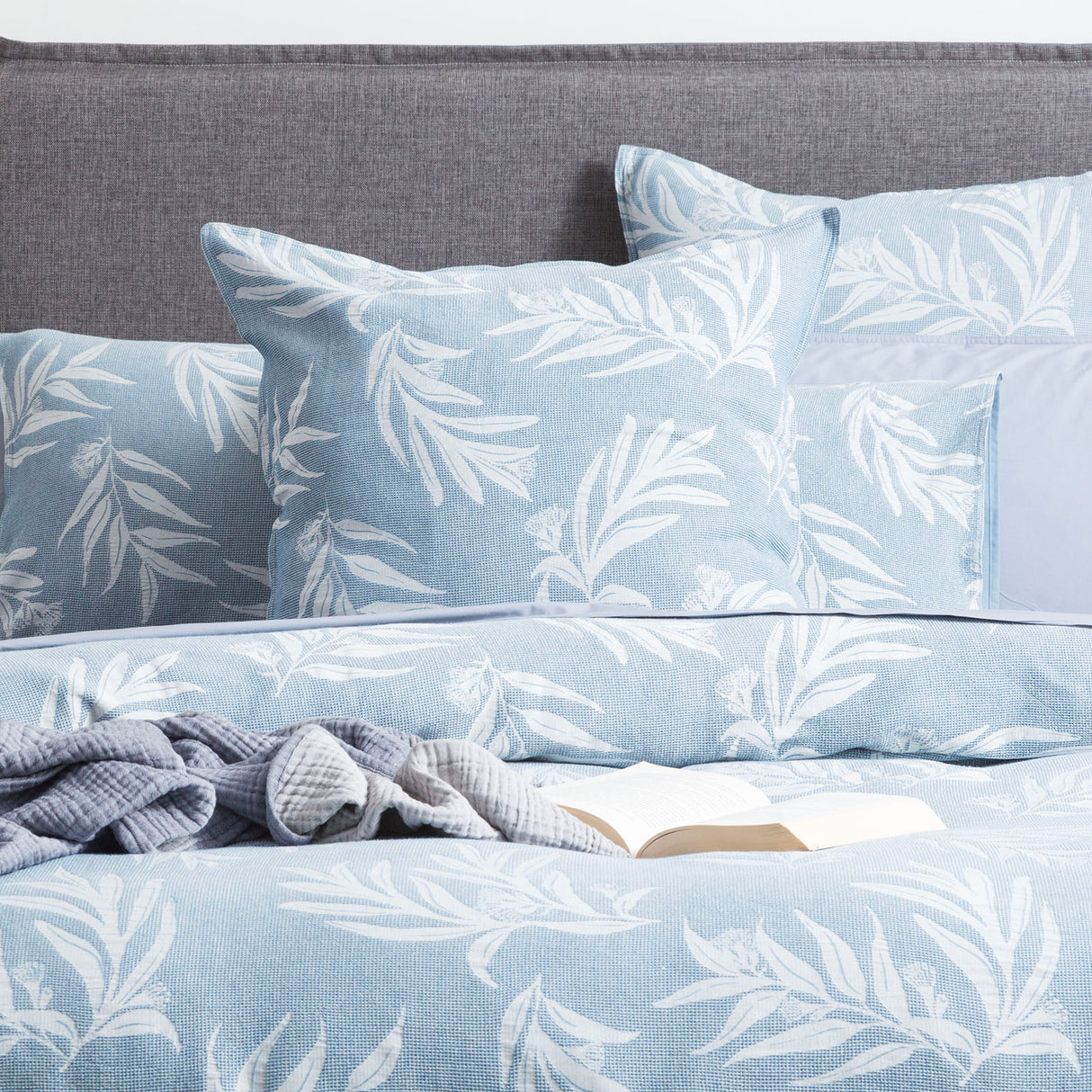 Bahama Flora 100% Cotton Jacquard Quilt Cover Set by Renee Taylor