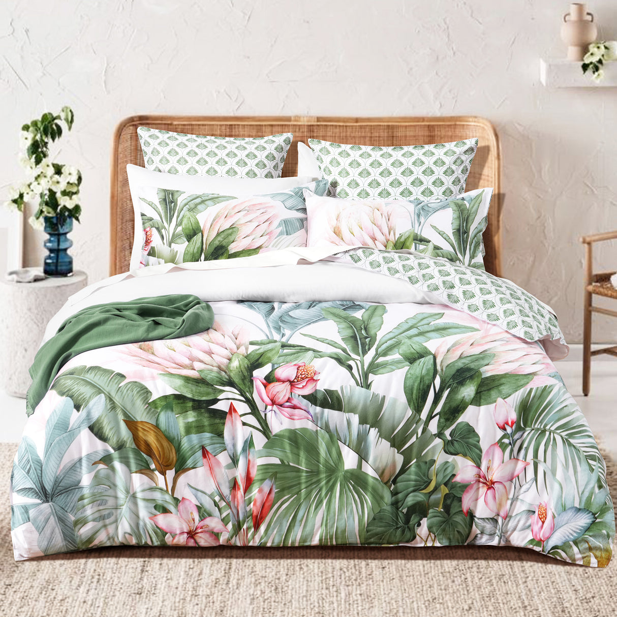 300TC 100% Cotton Reversible Flaura Quilt Cover Set by Renee Taylor