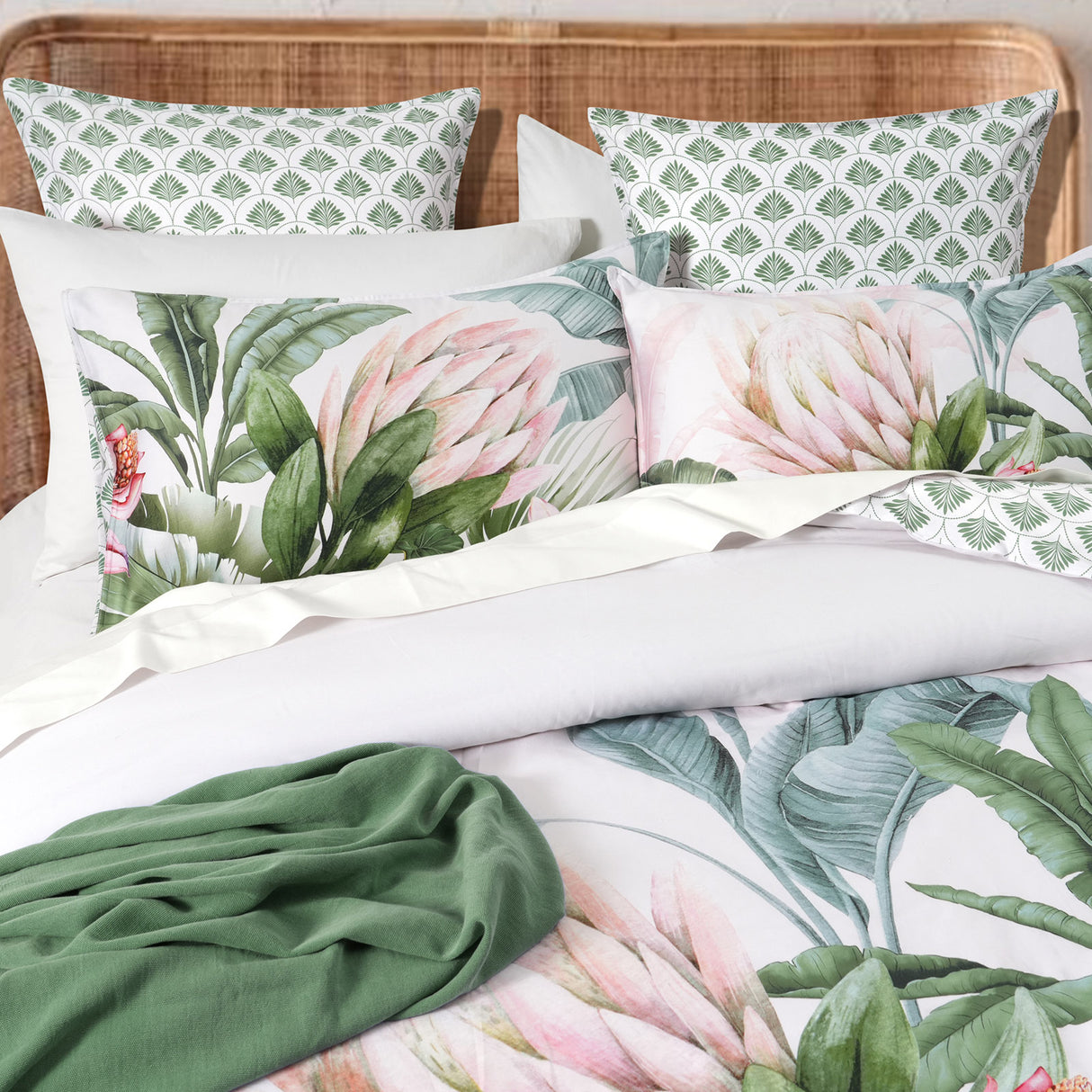 300TC 100% Cotton Reversible Flaura Quilt Cover Set by Renee Taylor
