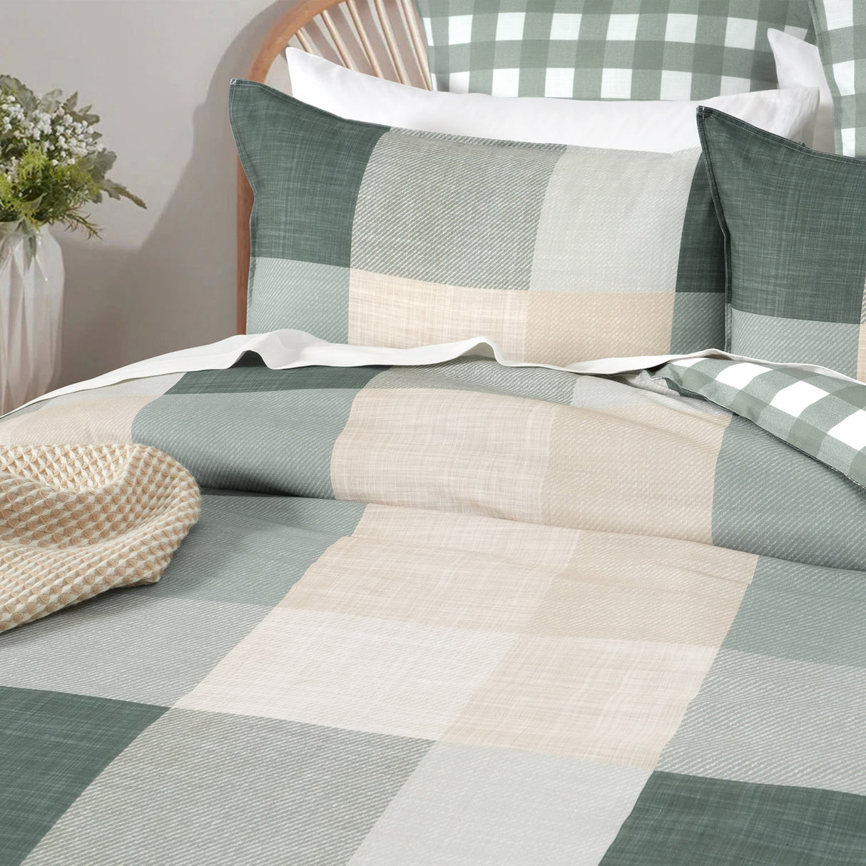 300TC 100% Cotton Reversible Elana Quilt Cover Set by Renee Taylor