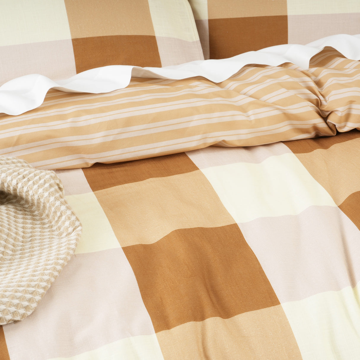 300TC 100% Cotton Reversible Prague Checks Quilt Cover Set by Renee Taylor