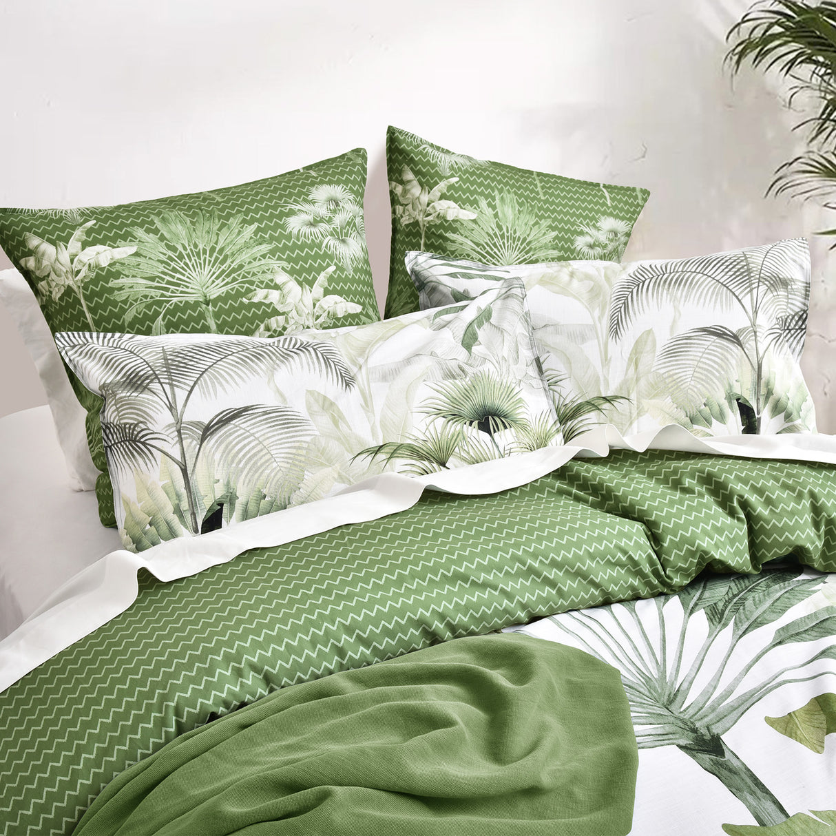300TC 100% Cotton Reversible Bahamas Quilt Cover Set by Renee Taylor