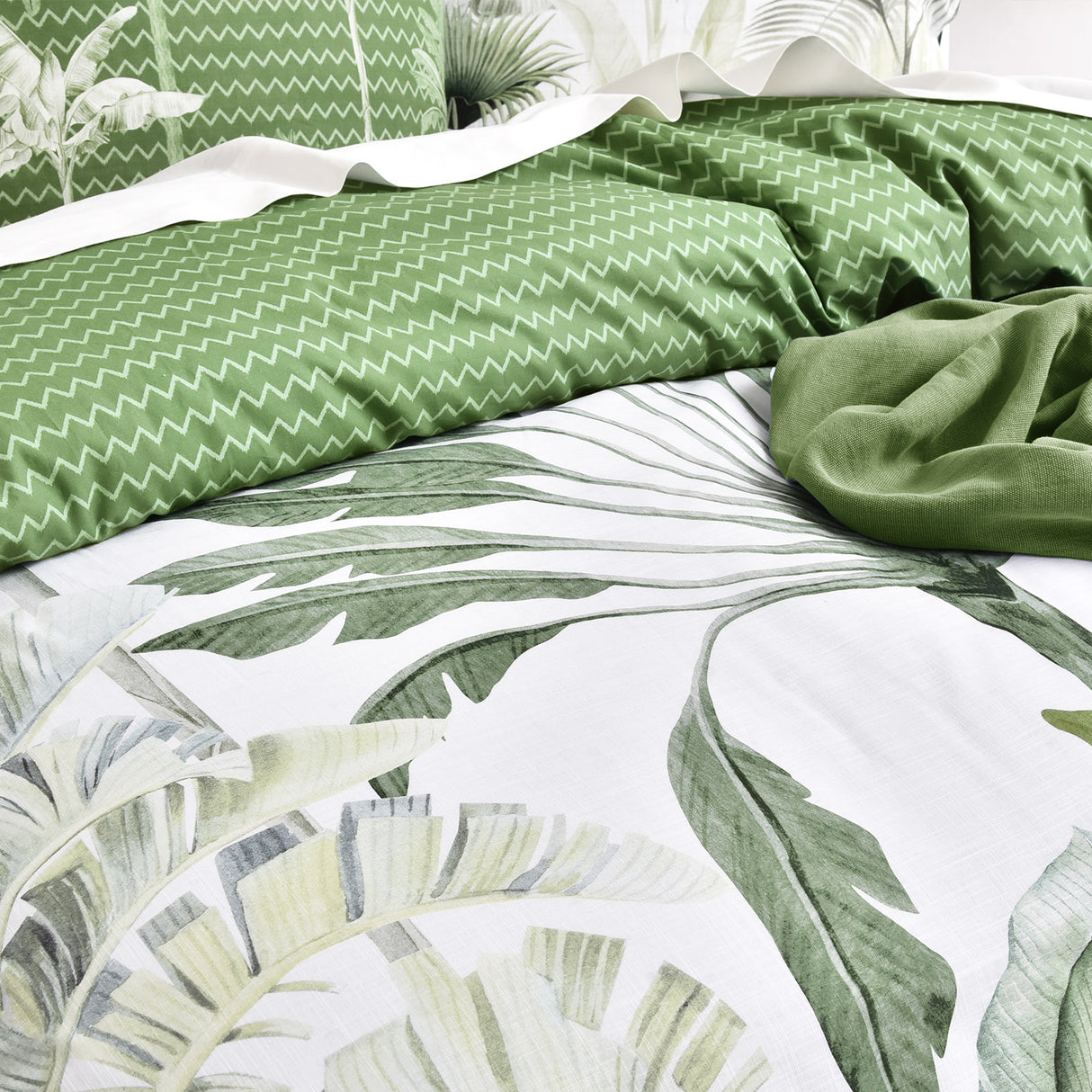 300TC 100% Cotton Reversible Bahamas Quilt Cover Set by Renee Taylor