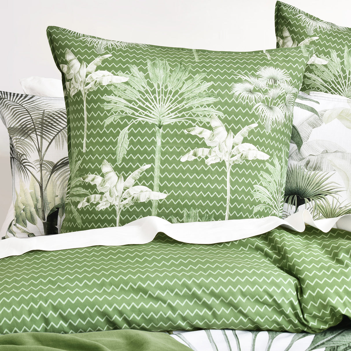 300TC 100% Cotton Reversible Bahamas Quilt Cover Set by Renee Taylor