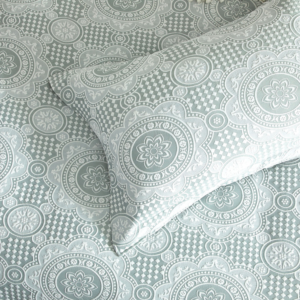 Bohemia 300TC Cotton Blend Jacquard Woven Quilt Cover Set by Renee Taylor in Sage
