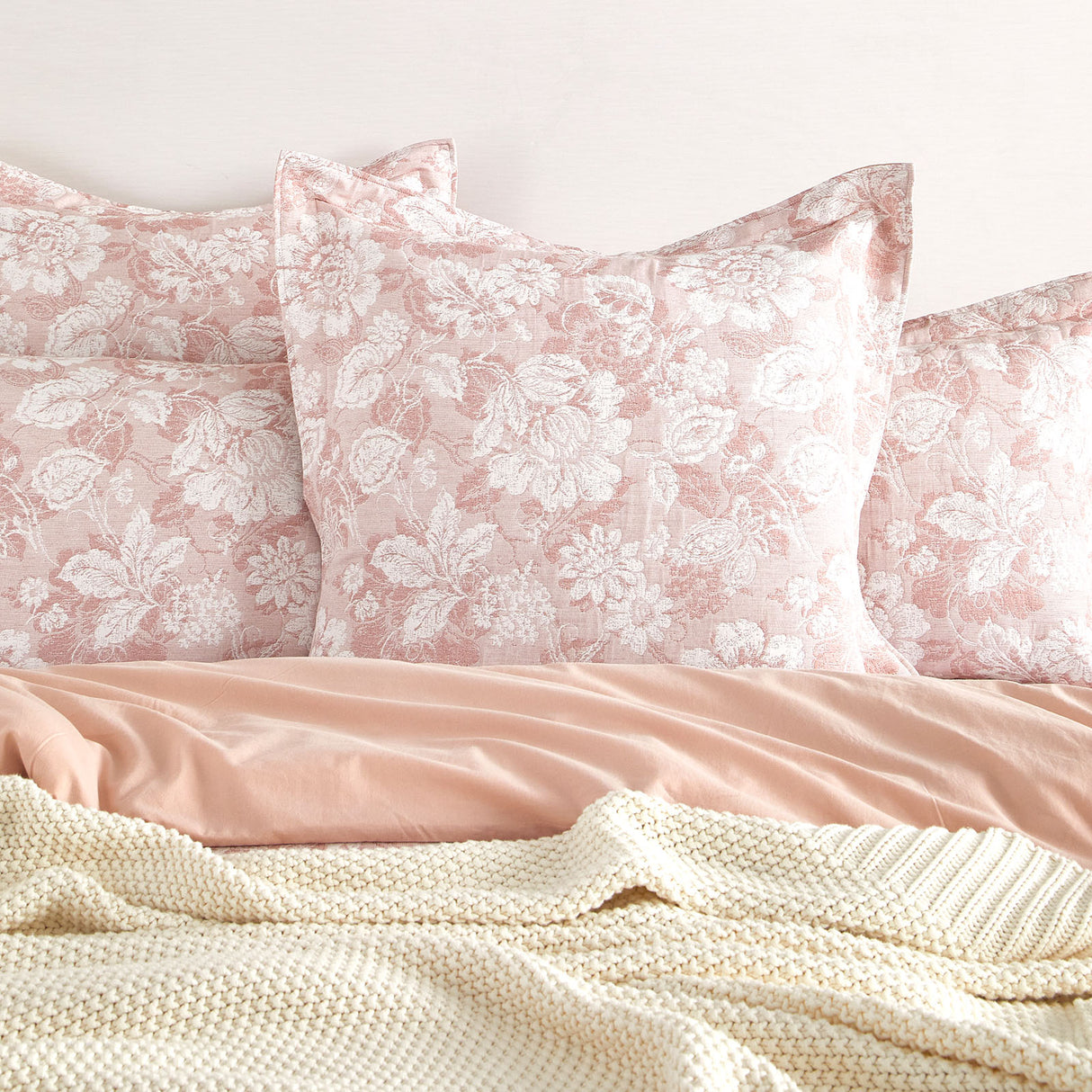 Roselia 300TC Cotton Blend Jacquard Woven Quilt Cover Set by Renee Taylor in Blush